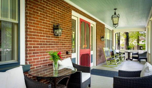 Sweet Biscuit Inn Porch